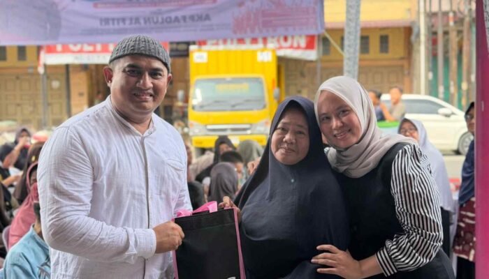 Mantap!Owner Optik UD Jaya AKP Fadlun Al Fitri Bagikan Kacamata Gratis untuk Lansia dan Warga Kurang Mampu