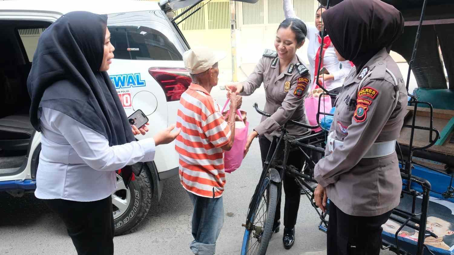 HUT Polwan ke-78, Polwan Polres Tanjungbalai Salurkan Bansos untuk Warga Kurang Mampu