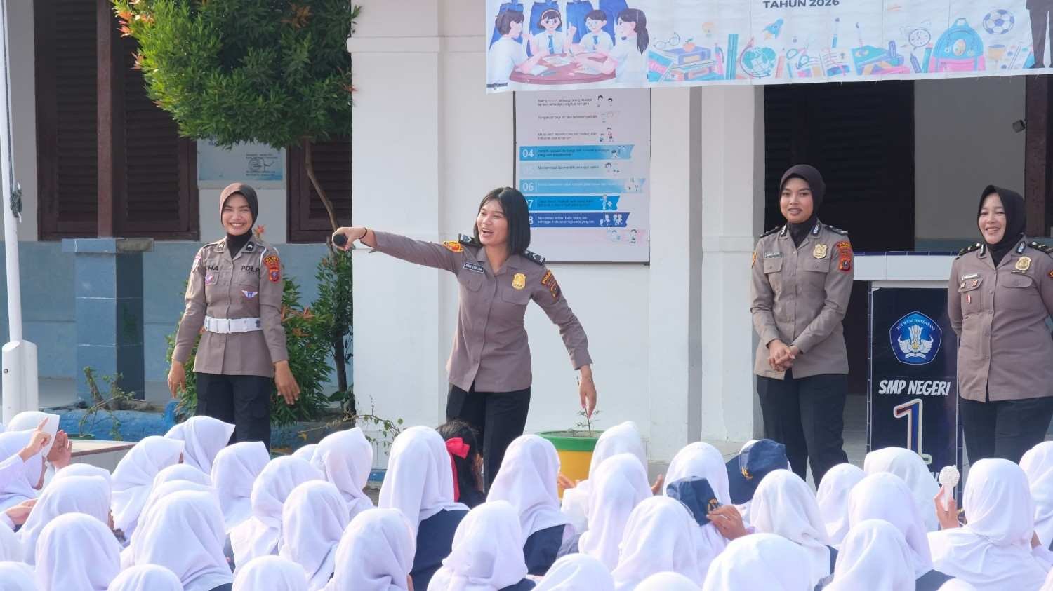 Sambut Hari Jadi ke-78, Polwan Polres Tanjung Balai Edukasi Pelajar Lewat Police Go to School