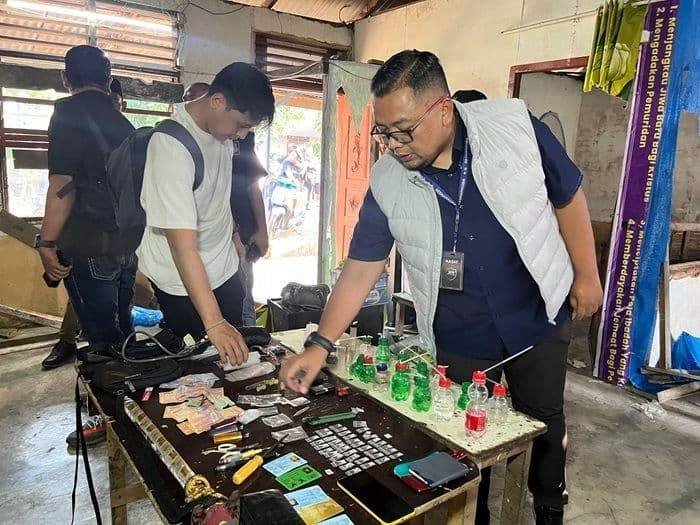 Sarang Narkoba di Percut Sei Tuan Digerebek, IRT Diduga Bandar Diamankan Bersama 5 Pria