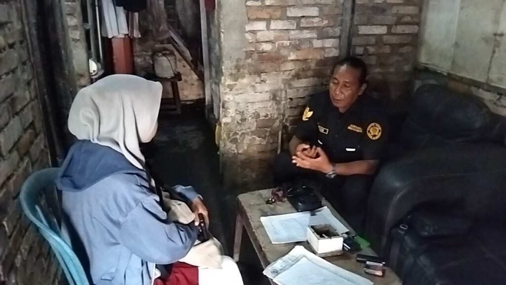 Dari Tempel Ban dan Cari Barang Bekas, Iskandar Berjuang Antar Putrinya hingga Jadi Sarjana