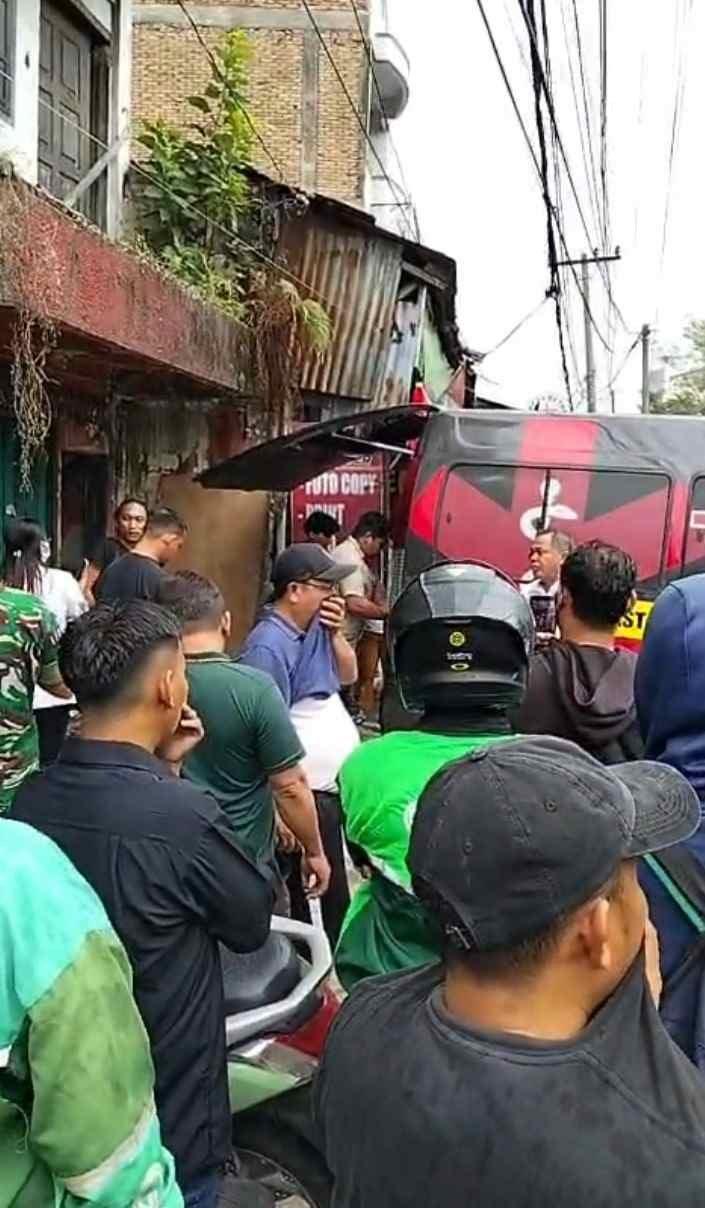GEGER PAJUS MEDAN! Mayat Wanita Ditemukan Membusuk di Ruko Terbengkalai, Polisi Turun Tangan