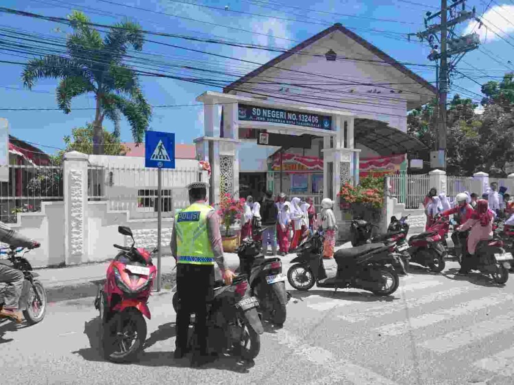 Jaga Keamanan Anak Sekolah, Satlantas Polres Tanjung Balai Terjun Langsung Atur Lalu Lintas