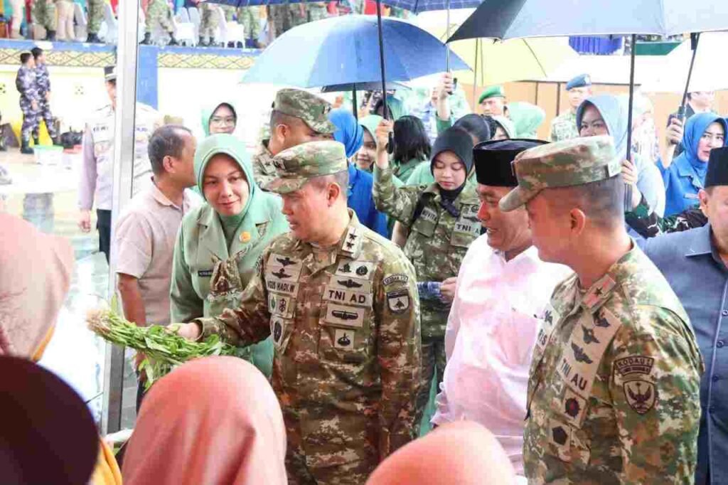 Kodam XIXTuanku Tambusai Gelar Bazar Murah dan Bakti Kesehatan, Warga Dumai Antusias