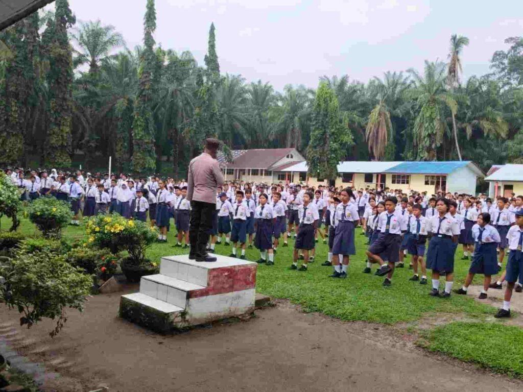 Polisi Edukasi Siswa SMP di Simalungun soal Lalu Lintas dan Bahaya Narkoba