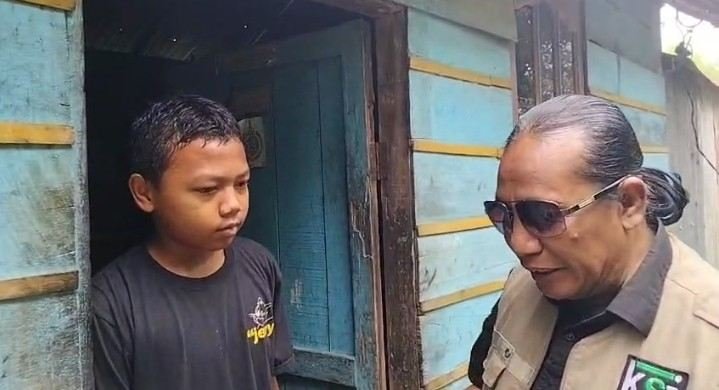 Anak Yatim Pencari Cacing Disambangi Tim Jurnalis KSJ