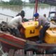 Hadir di Tengah Perairan Asahan, Personel Satpolairud Tanjungbalai Ulurkan Tangan Bantu Nelayan
