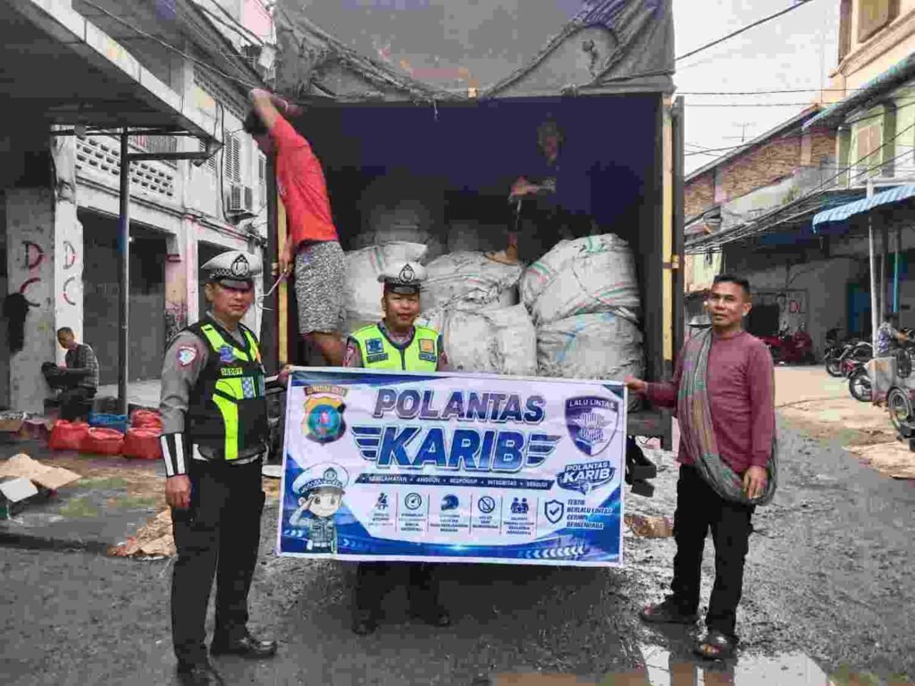 Polres Tanjungbalai Imbau Sopir Angkutan Barang Tertib Lalu Lintas dan Lengkapi Surat Kendaraan