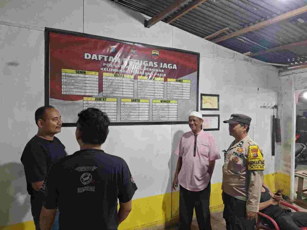 Turun Malam Jumat, Polsek Teluk Nibung Sambangi Pos Kamling Bersinar, Ajak Warga Perketat Ronda