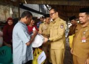 Wawako Tanjungbalai Serahkan Bantuan untuk Korban Kebakaran di Sirantau